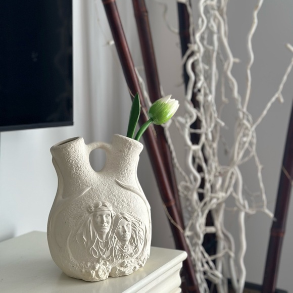 Native American Cuple White ceramic Vase - Picture 8 of 10